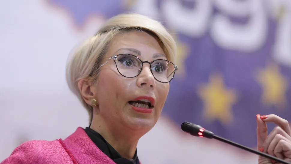 Raluca Turcan: Grindeanu compară merele cu perele, doar ca să îi iasă de un atac manipulator și fals la adresa premierului