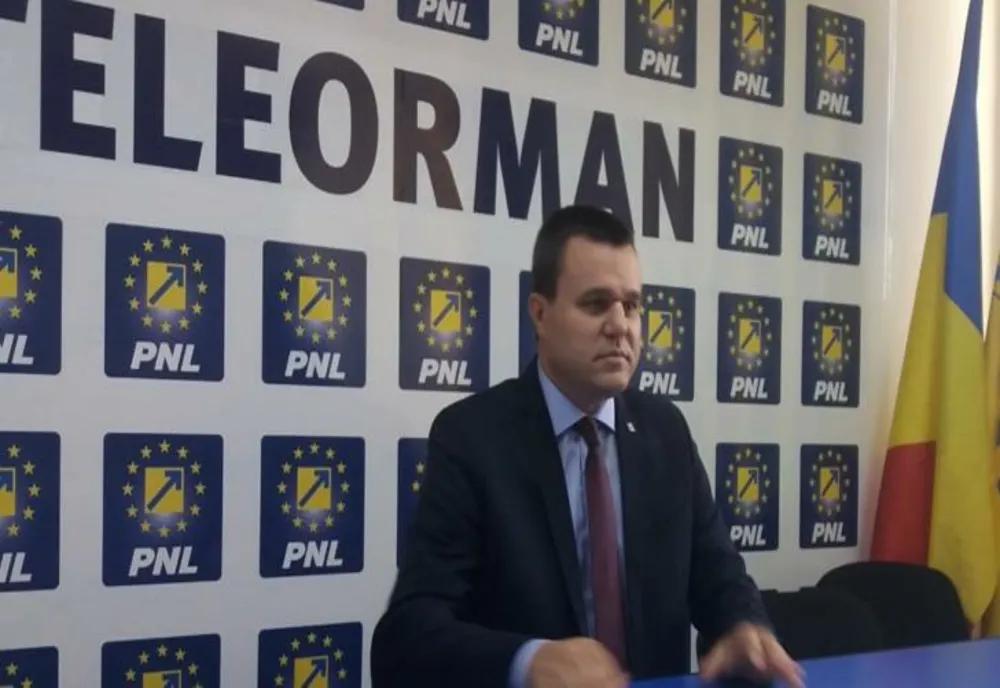 Pensionari ținuți la cozile umilinței. Eugen Pîrvulescu: "Găsim soluții și pentru mărirea pensiilor și a alocațiilor pentru copii"