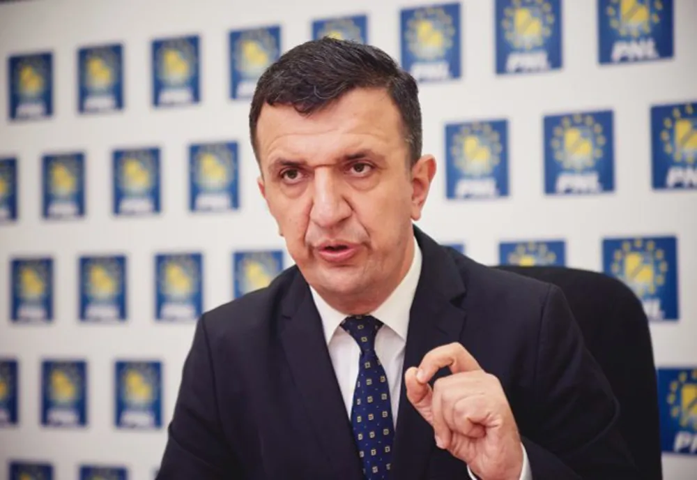 Senatorul PNL Liviu Brătescu despre Ciolacu: ”Deşi era un campion al criticilor aduse miniştrilor PNL, domnia sa s-a trezit un mare admirator al miniştrilor noştri”