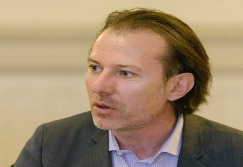 CÎȚU: PUNCT OCHIT, PUNCT RATAT - COMISIA EUROPEANĂ ESTIMEAZĂ UN DEFICIT DE 8,6% DIN PIB ÎN 2025 ȘI 8,4% ÎN 2026!!! ASTA DUPĂ CREȘTEREA TVA LA 21%