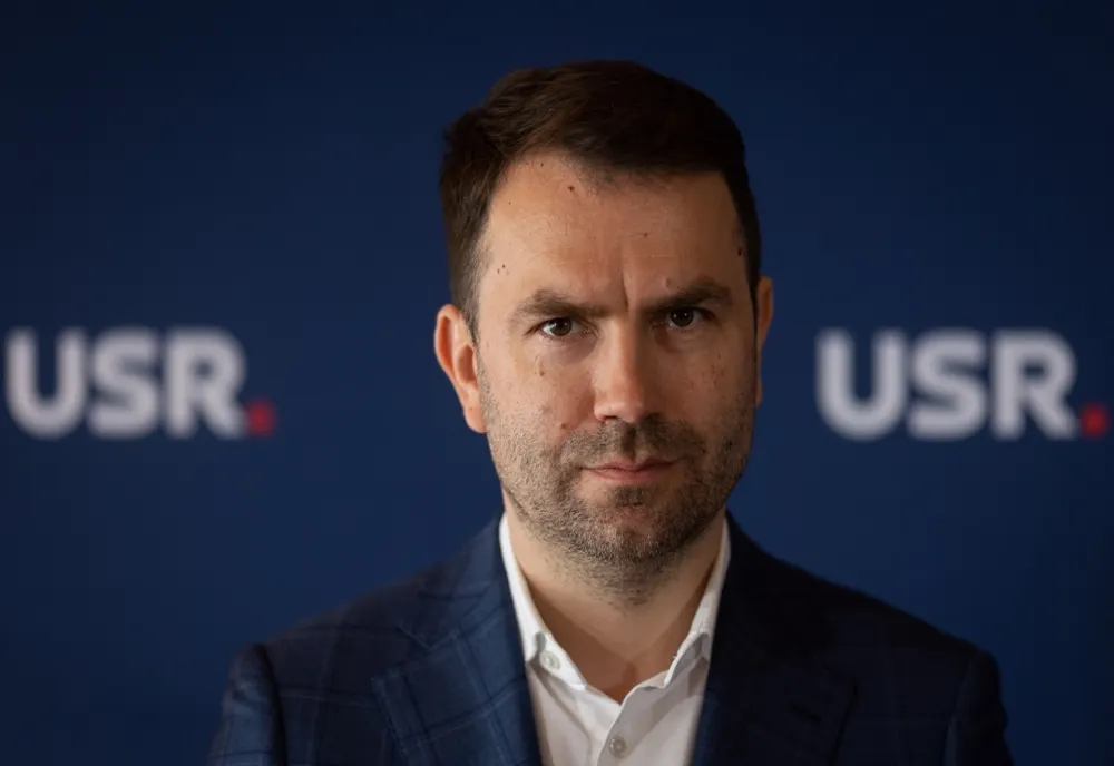REZIȘTII FURĂ STARTUL PENTRU PRIMĂRIA CAPITALEI. USR BAGĂ MII DE EURO ÎN CAMPANIA PENTRU CĂTĂLIN DRULĂ