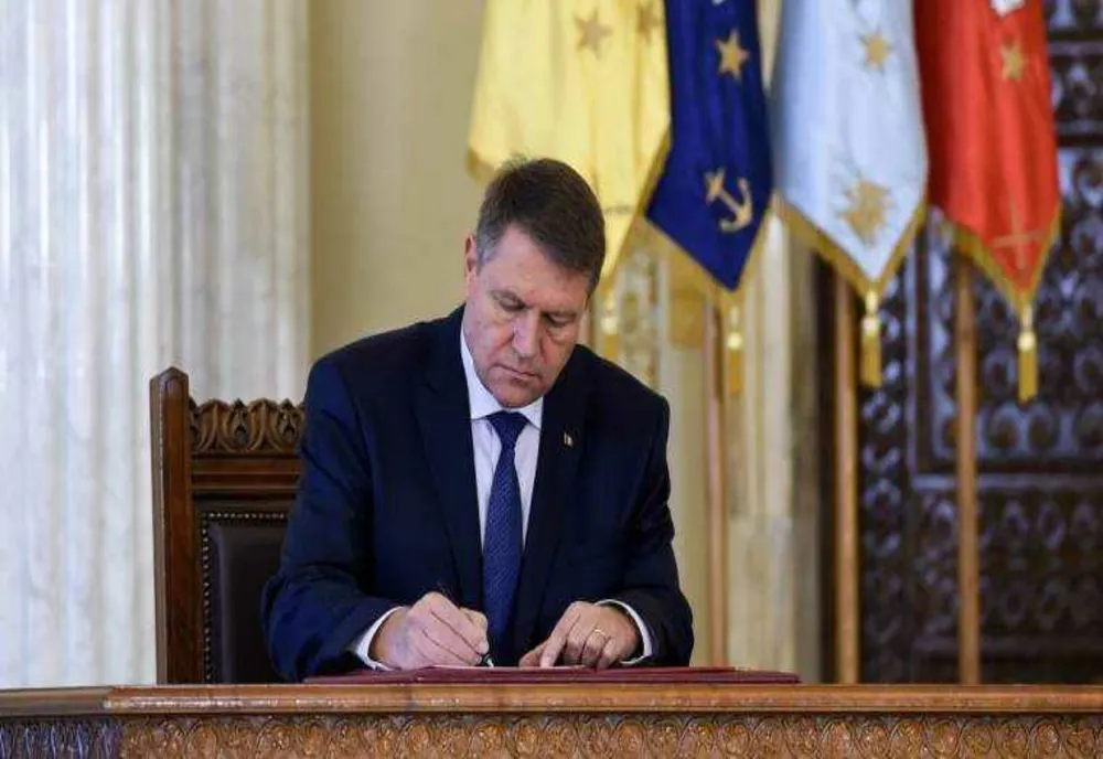 KLAUS IOHANNIS A TRIMIS TREI SCRISORI PARLAMENTULUI. CE A SCRIS FOSTUL PREȘEDINTE ÎN ACESTE DOCUMENTE