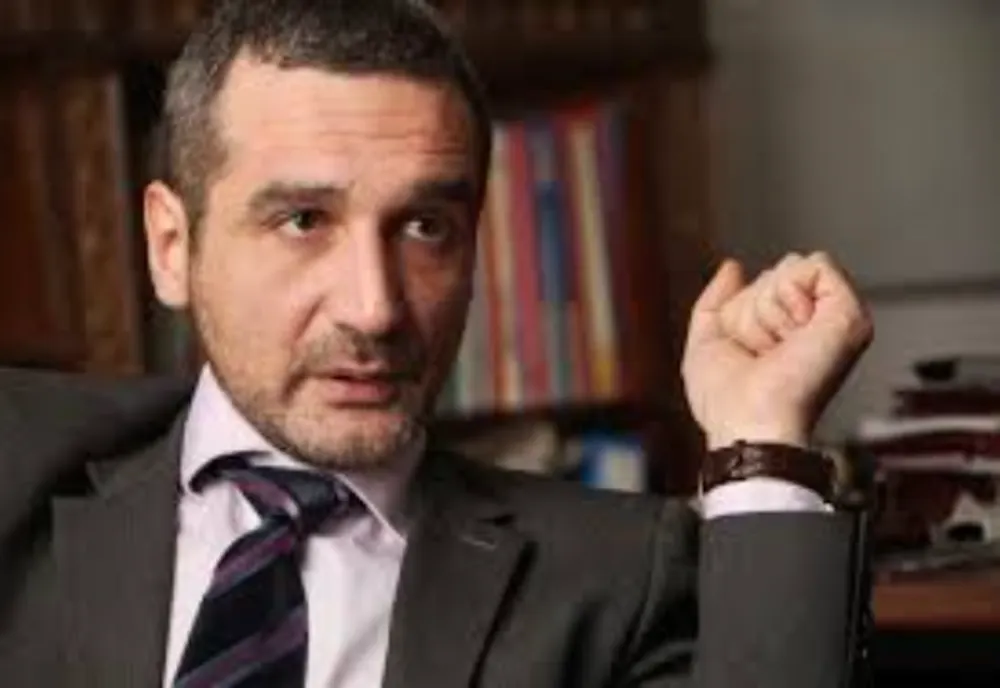 PSD ARE DOUĂ OBIECTIVE MARI PE TERMEN SCURT: SĂ FORȚEZE O FINALĂ CU CIOLACU-SIMION; SĂ EVITE UN SCANDAL MAJOR CARE SĂ RIDICE OBIȘNUITUL VAL ANTI-PSD