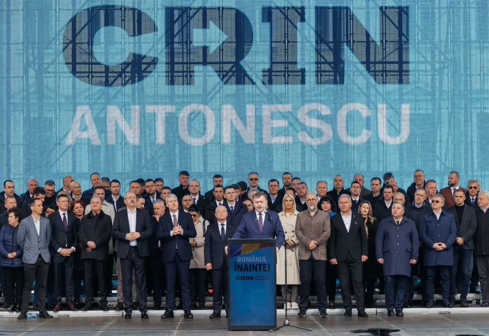 CRIN ANTONESCU SPUNE LUCRURILOR PE NUME: EU NU M-AM RECOMANDAT ANTI-SISTEM, DAR NICI NU SUNT UN OM AL SISTEMULUI