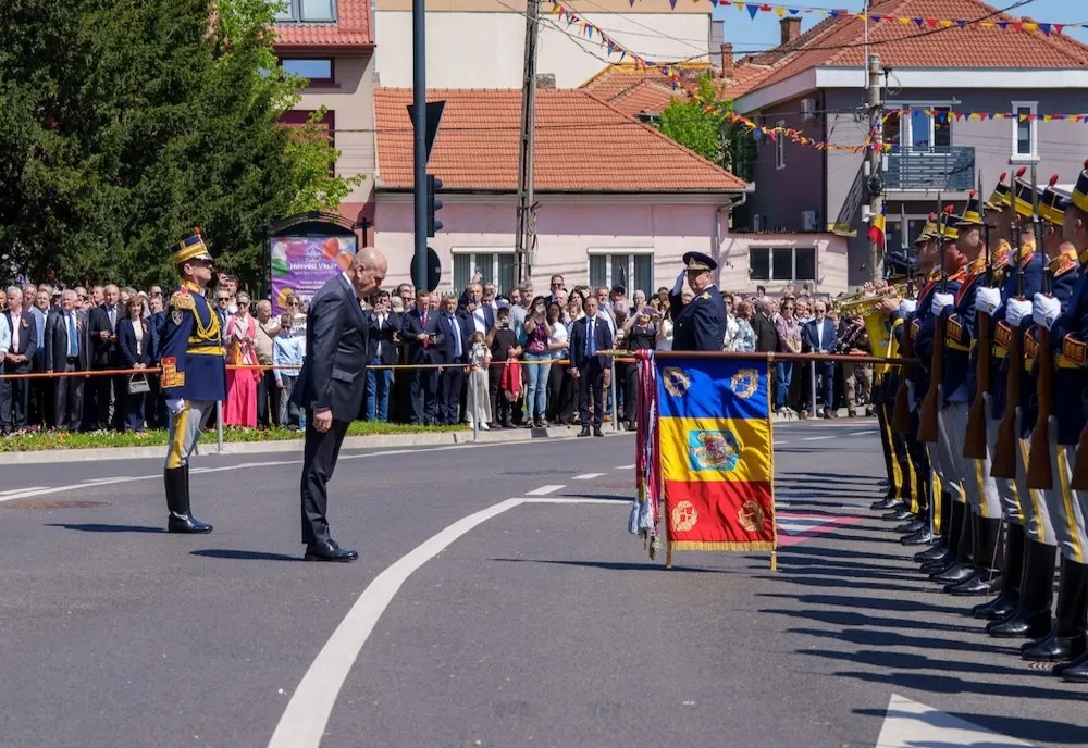PREȘEDINTELE INTERIMAR ILIE BOLOJAN: SE CUVINE SĂ NE ADUCEM AMINTE CU FIECARE PRILEJ DE RESPECTUL PENTRU ARMATA NOASTRĂ 