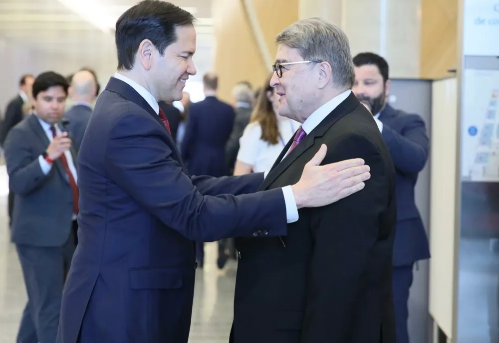 ROMÂNIA RELANSEAZĂ RELAȚIILE CU SUA: MINISTRUL HUREZEANU S-A ÎNTÂLNIT OFICIAL CU SECRETARUL DE STAT AMERICAN RUBIO
