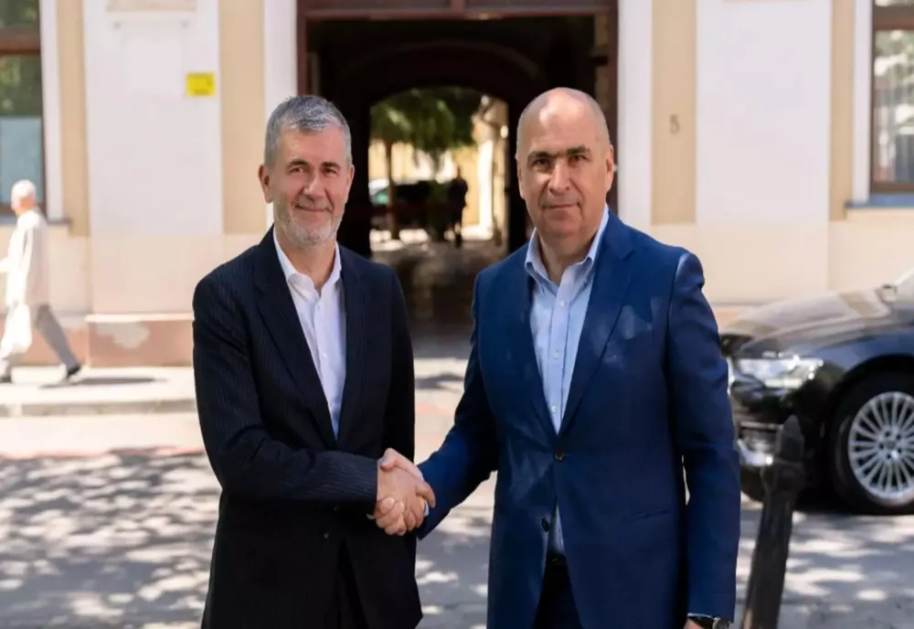 Cine este baronul PNL care l-a apărat pe Ilie Bolojan de furia românilor de la Botoșani. Valeriu Iftimie: „Aveau pietroaie în geantă”