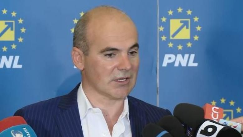 „Nu cadeti prada manipularilor cu privire la rationalizarea alimentelor, la prezenta masinilor Armatei pe strazi”. Rares Bogdan denunta „bazaconiile” de la TV