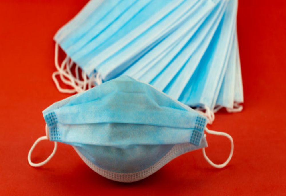 Ministrul economiei anunță că Guvernul poate interveni pe prețul măștilor de protecție