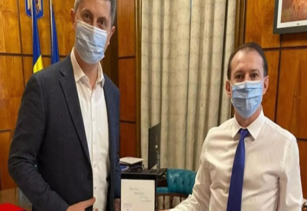 Premierul Cîțu respinge ideea lui Barna: Nu am argumentele care să susțină ideea scoaterii adresei din cartea de identitate