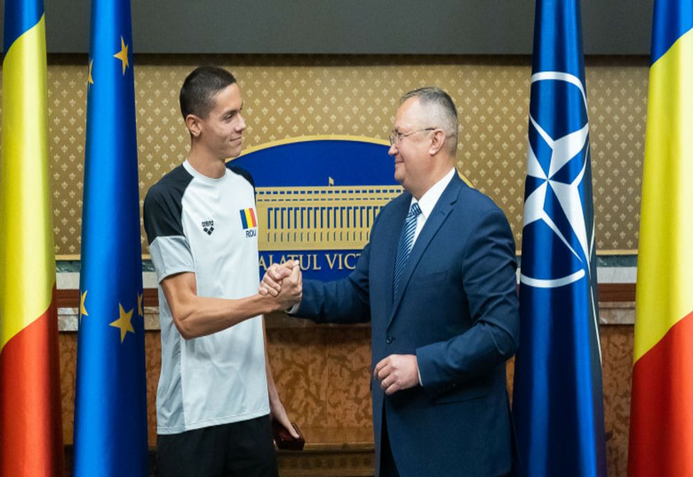 Nicolae Ciucă l-a primit pe David Popovici la Palatul Victoria: „Drumul de aici înainte e mai lung și mai greu”