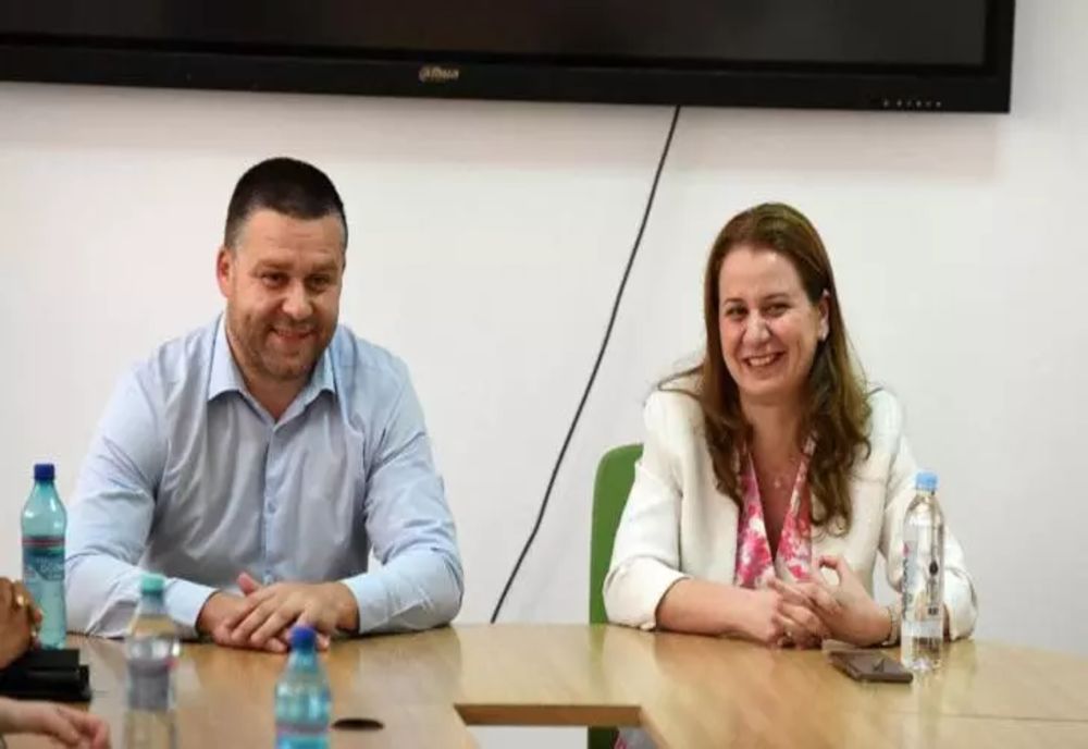 Ligia Deca s-a înscris în PNL. Ciucu: ”Prin venirea la noi a doamnei ministru Deca, calitatea organizației noastre doar crește”