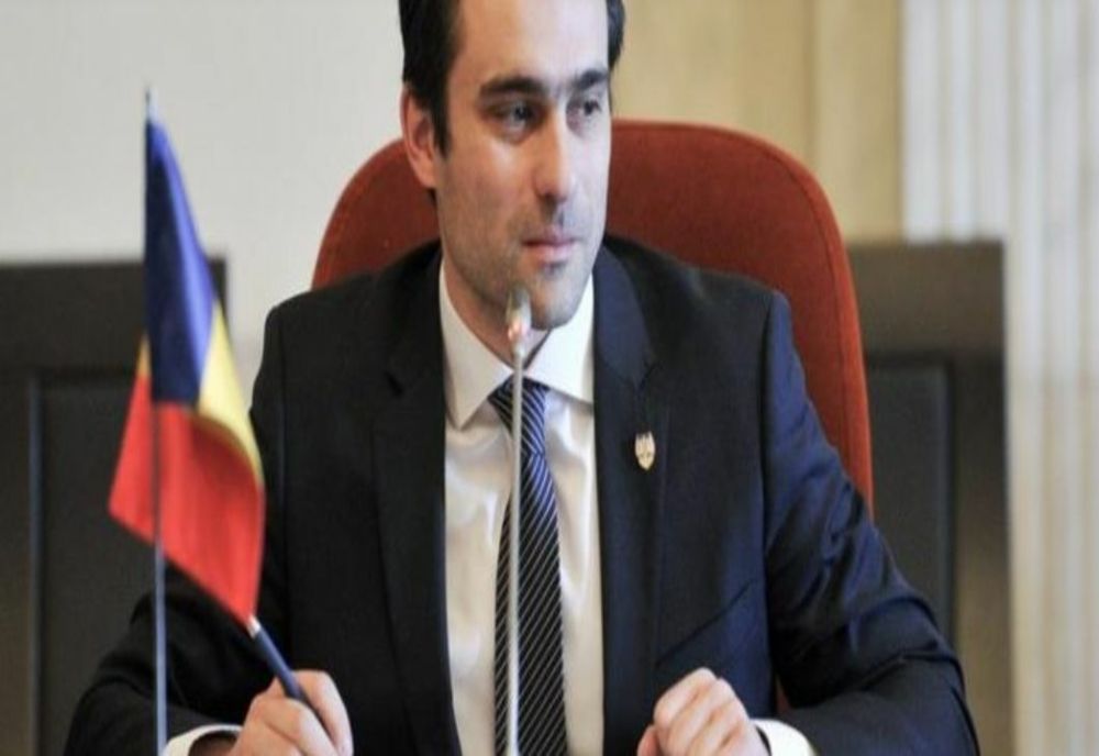 SCANDAL între USR și PNL, la Brașov - Allen Coliban a închis primăria și a blocat accesul liberalilor