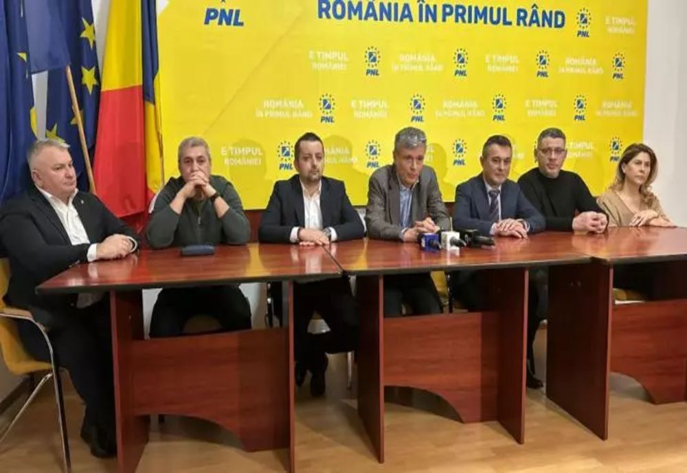 Lovitură pentru AUR Mehedinți. 15 organizații ale partidului s-au mutat la PNL