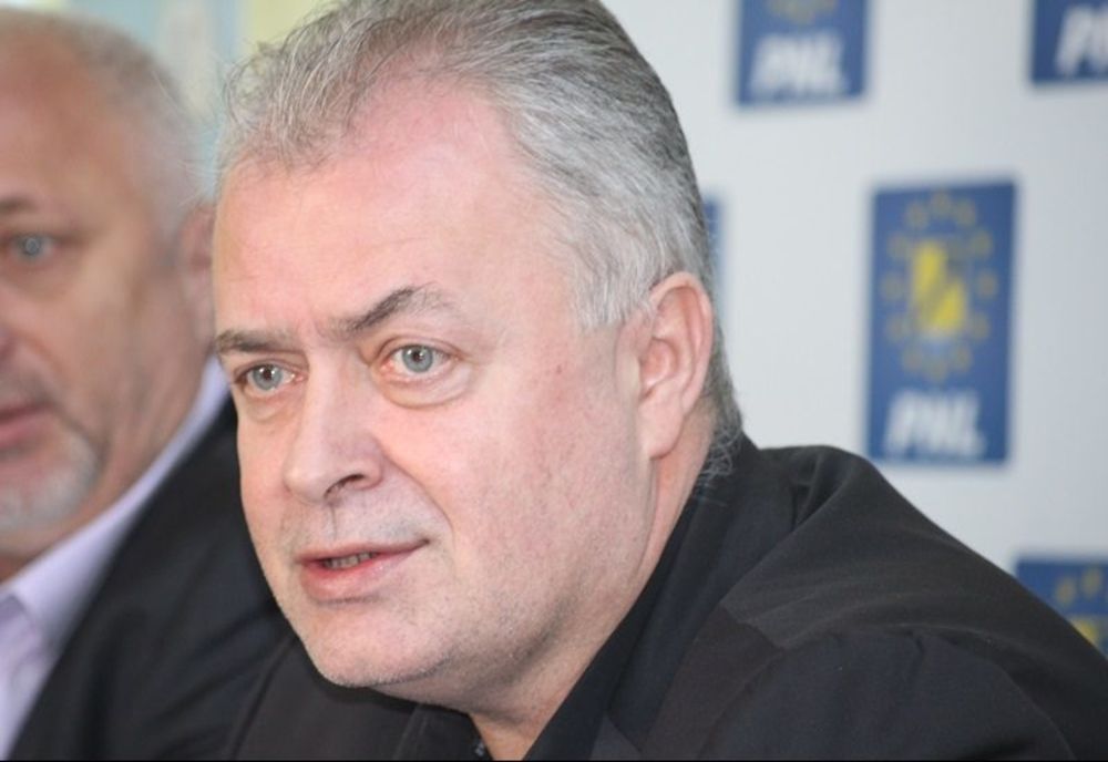 Fostul primar al Botoşaniului Cătălin Flutur a preluat preşedinţia interimară a organizaţiei municipale a Partidului Naţional Liberal (PNL) şi va candida la primărie 
