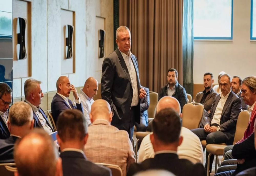 NICOLAE CIUCĂ ARE DOUĂ „CĂRŢI DE CĂPĂTÂI”: „ASTEA SUNT CELE CARE TREBUIE SĂ NE ÎNDRUME ÎN ORICE DECIZIE ŞI ÎN ORICE ACTIVITATE”