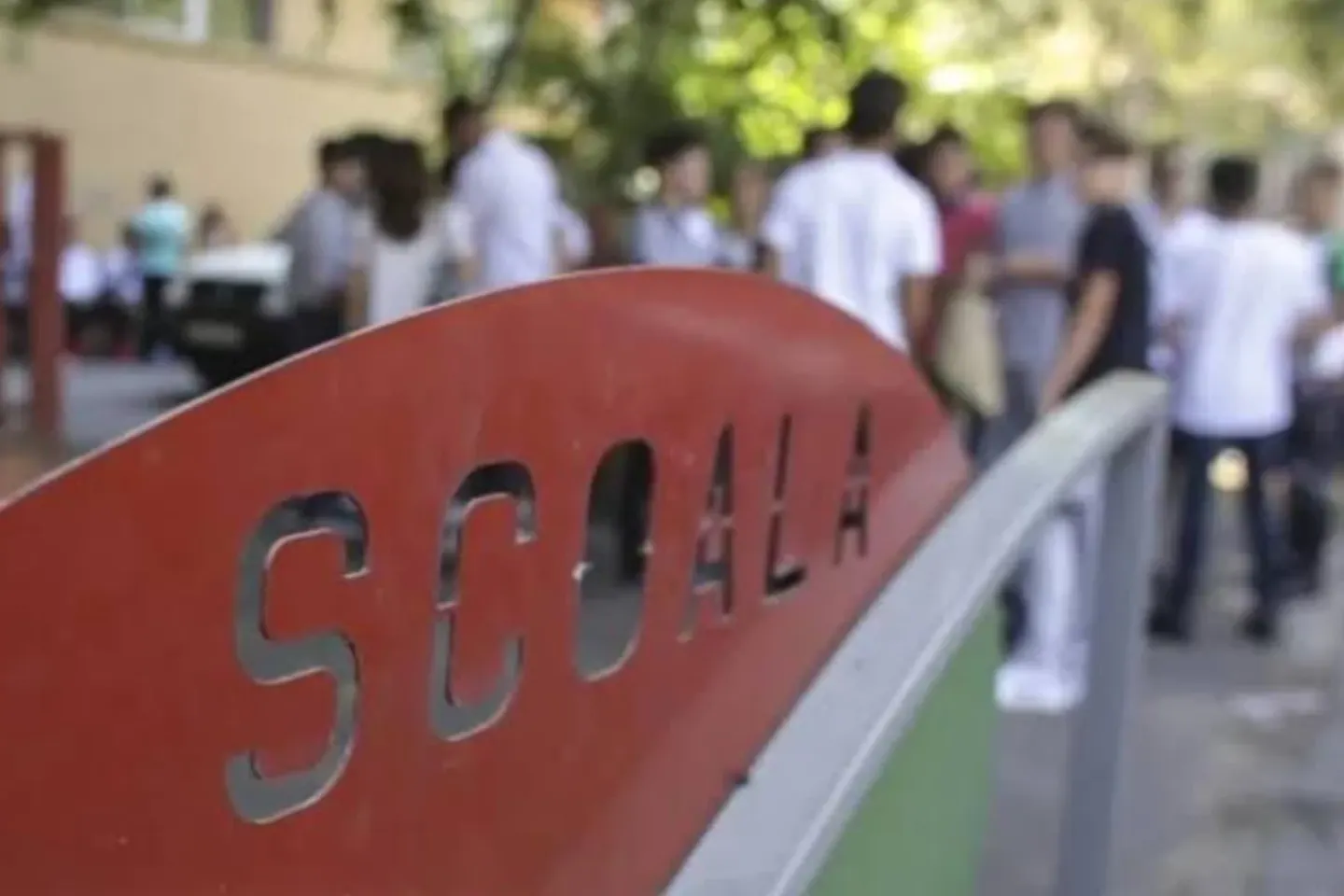 Ministrul Educaţiei a cerut proceduri pentru şcoli în cazul alertelor de drone. Recomandările DSU