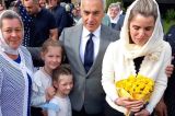 Călin si Cristela Georgescu, la hramul Mănăstirii Almaș - FOTO/VIDEO