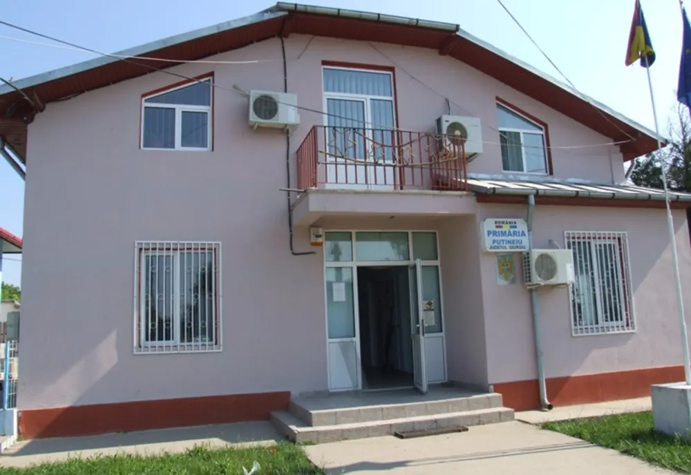 În plină pandemie de coronavirus, Primăria Putineiu a cumpărat focuri de artificii și jocuri de lumini