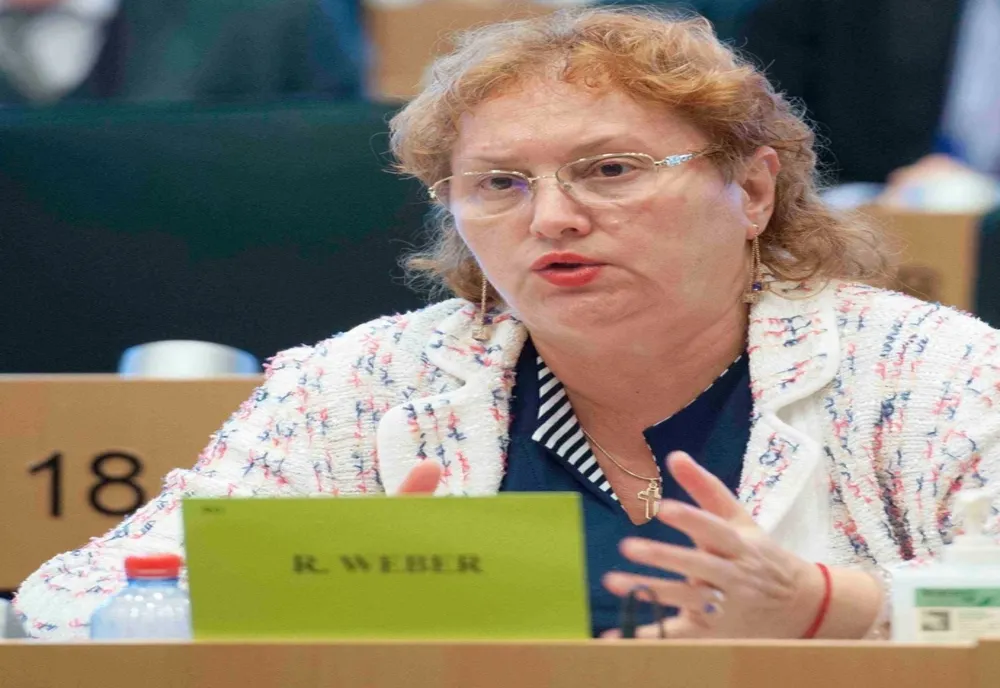 Orban o desființează pe Renate Weber: Se comportă mai mult ca avocatul PSD decât ca avocatul românilor