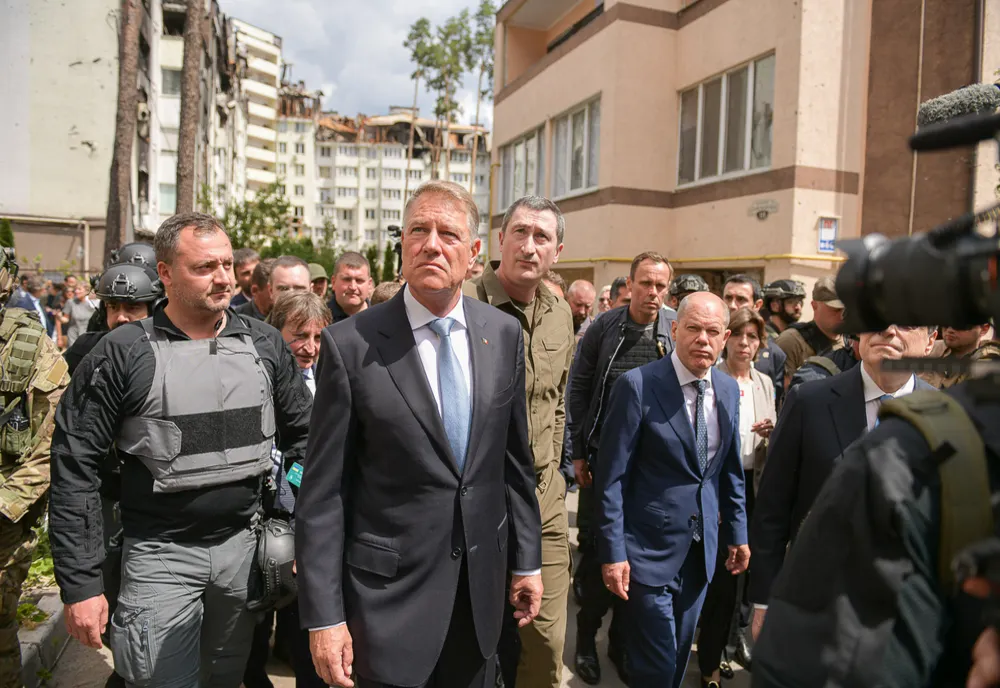Klaus Iohannis în Ucraina: "Agresiunile Rusiei trebuie să înceteze" - Președintele a vizitat Irpin, o suburbie a Kievului