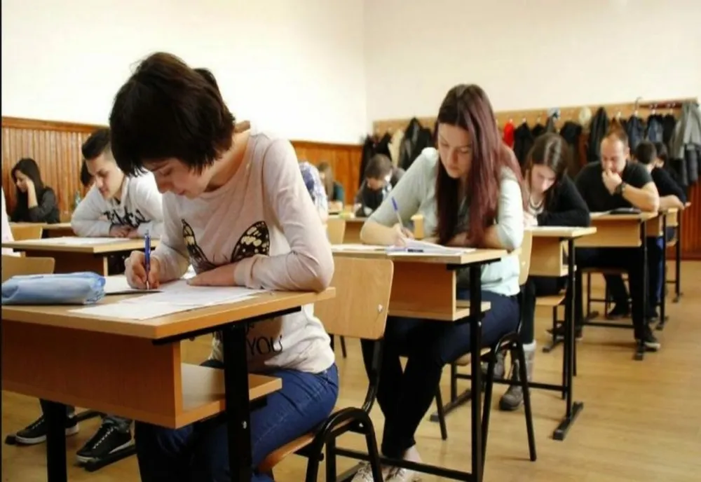 Vești bune pentru elevi! Cîmpeanu: Legea Educaţiei prevede asigurarea gratuităţii reale pentru transportul copiilor