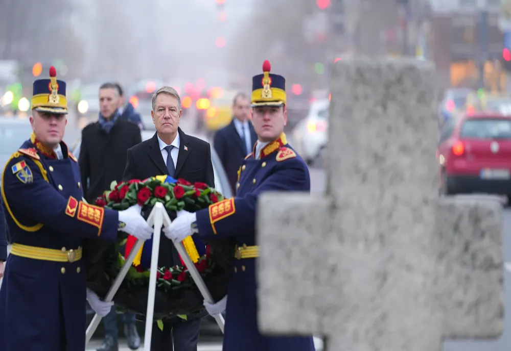 Klaus Iohannis: „Sub dictatură, românii au trăit în teroare, în frig și în întuneric într-o societate-închisoare”