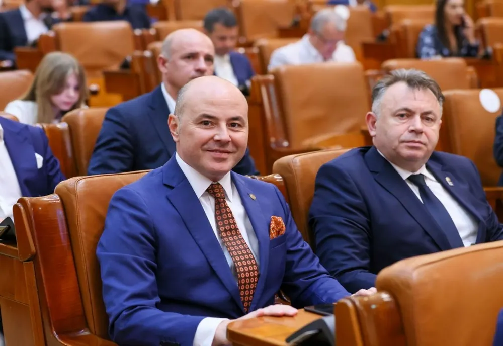  Deputatul Alexandru Muraru votează proiectul de lege pentru dezvoltarea infrastructurii