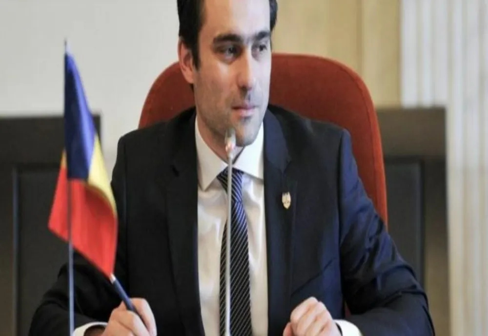 SCANDAL între USR și PNL, la Brașov - Allen Coliban a închis primăria și a blocat accesul liberalilor