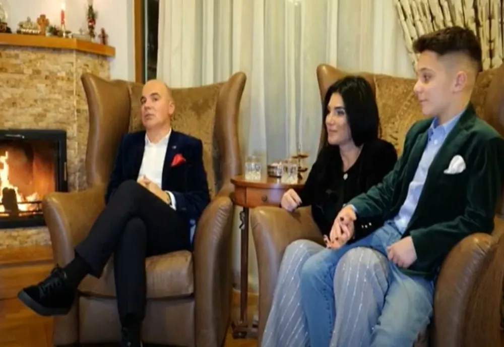 Rareș Bogdan a dat costumul jos și a pus mâna pe secure, ca să spargă lemne -VIDEO