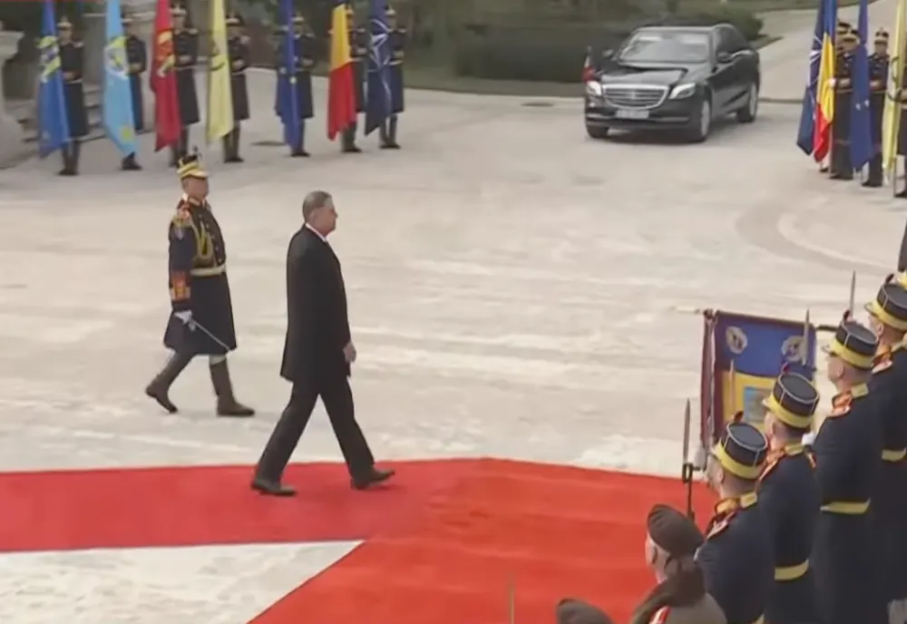 „SĂ AVEȚI GRIJĂ DE ROMÂNIA. DOAMNE AJUTĂ!” – MESAJUL LUI IOHANNIS PENTRU BOLOJAN, LA PLECAREA DE LA COTROCENI