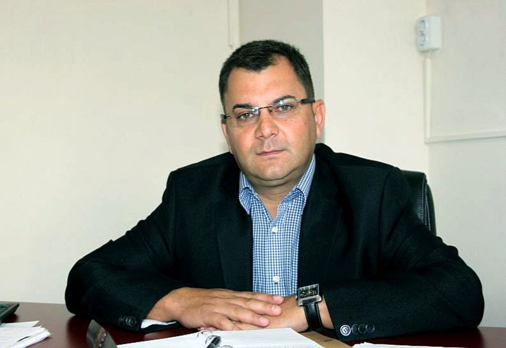 În plină stare de urgență, managerul Spitalului Județean, Constantin Mîndrilă, a refuzat să participe la ședința Consiliului de Administrație