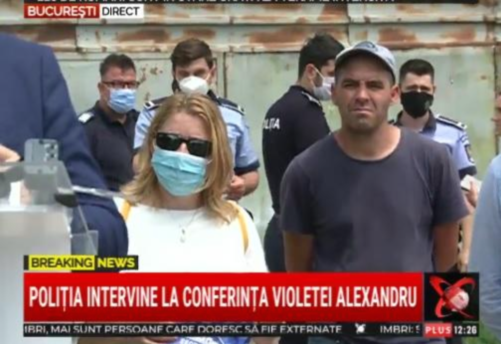 Conferința PNL, întreruptă de pensionari: poliția a intervenit