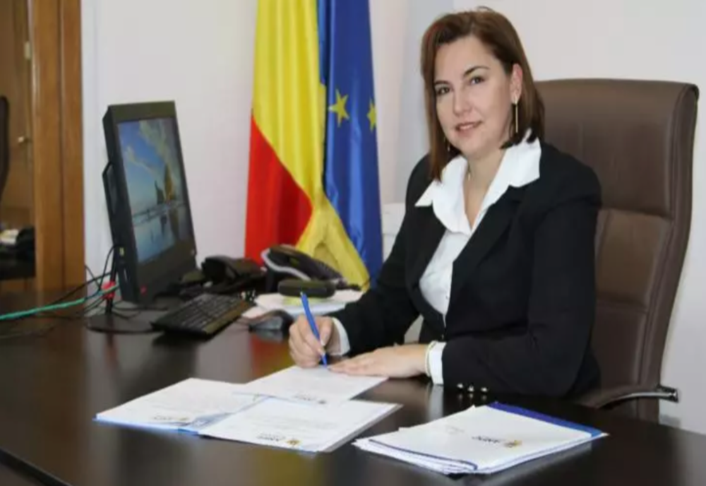 Oameni fără apă în Alexandria, orașul reședință de județ. Străzi fără asfalt, în 2020