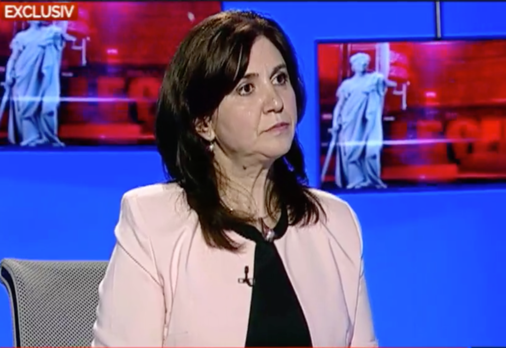 Monica Anisie: Mâine dimineață se va semna contractul pentru 82.000 de tablete