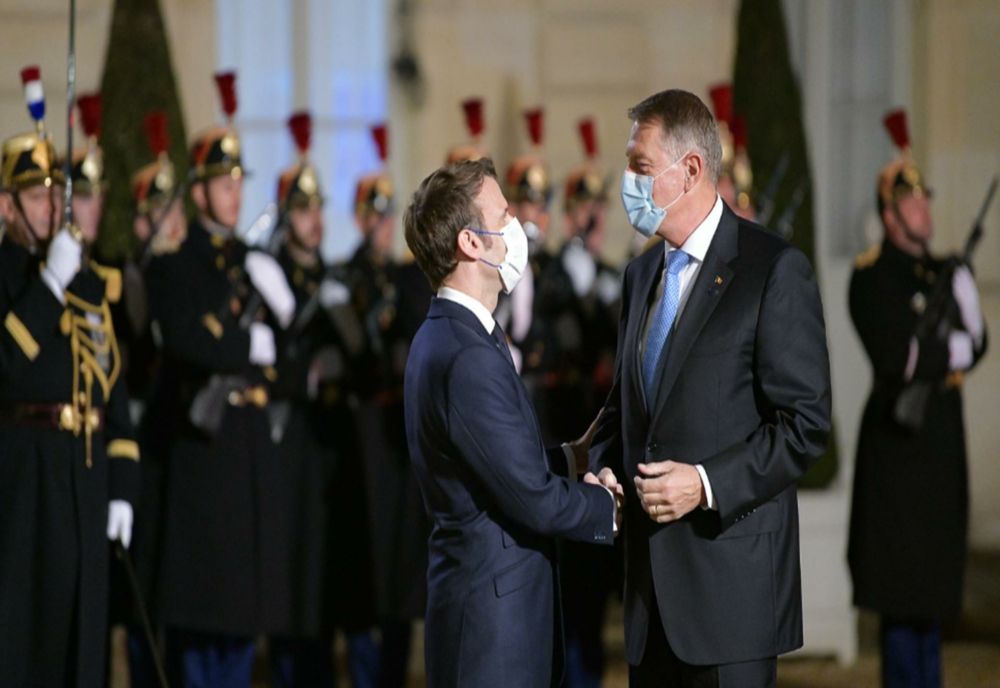 Klaus Iohannis l-a felicitat pe Emmanuel Macron pentru realegerea în funcție: „Mă bucur să lucrăm în continuare împreună”