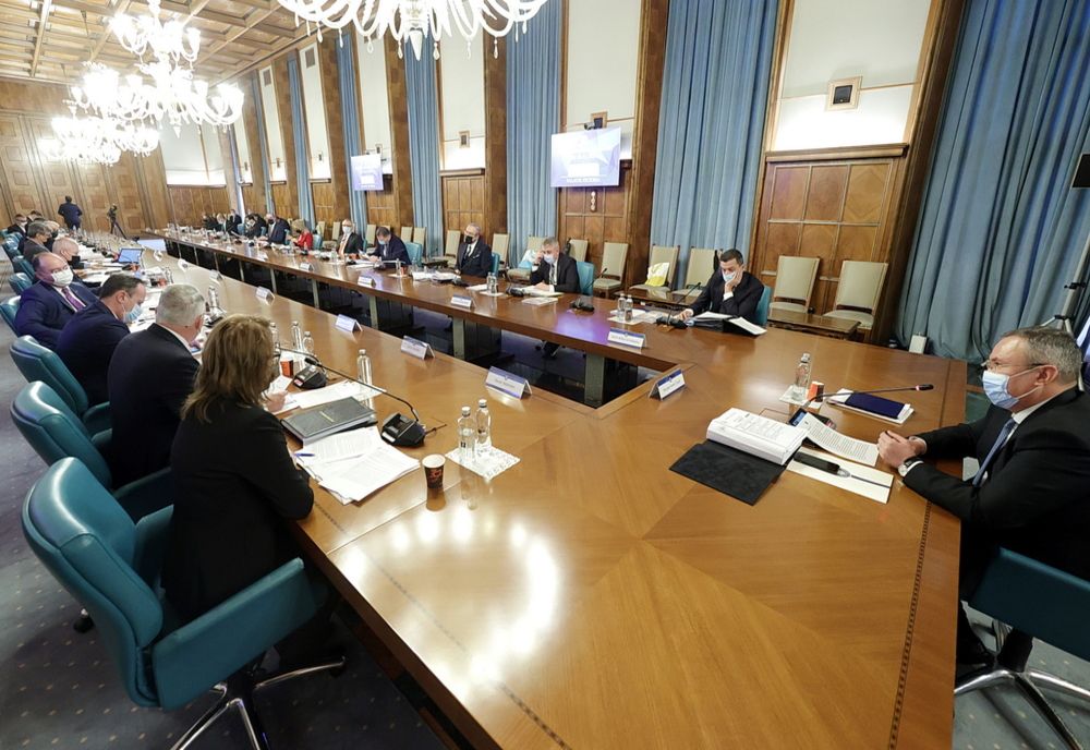 Premierul Ciucă, în ședință de guvern: ”Am reuşit să protejăm locurile de muncă, am reuşit să asigurăm cadrul necesar pentru investiţii”