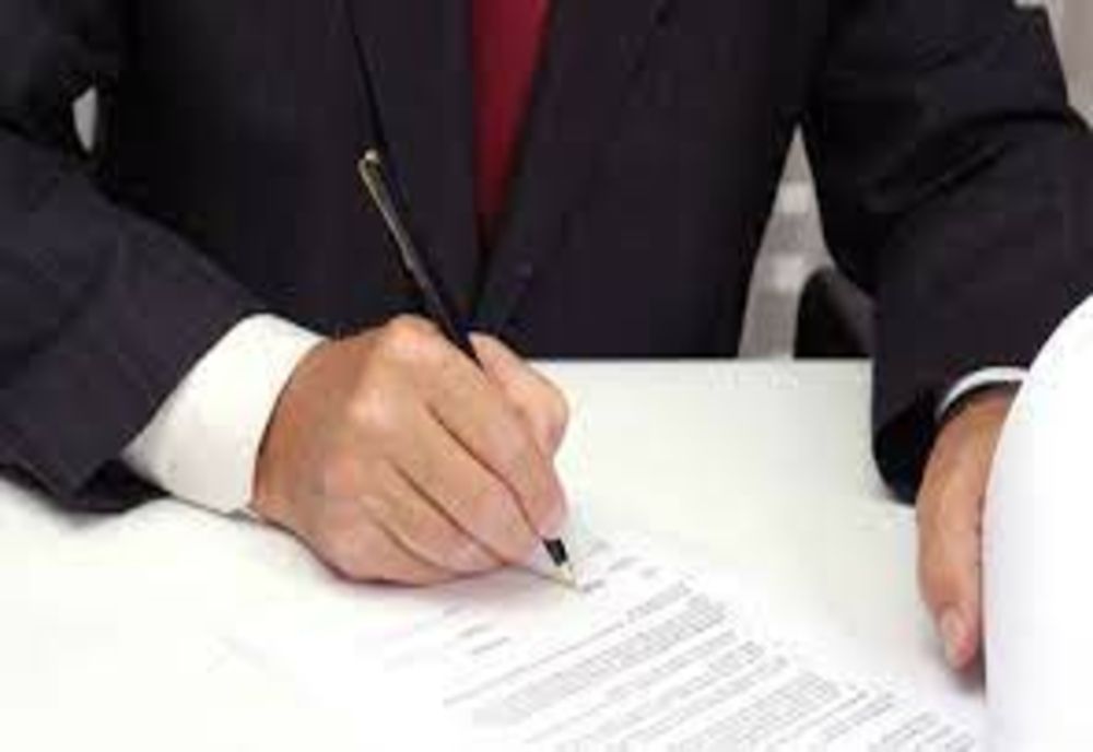 Gheorghe Flutur anunță semnarea contractelor pentru reabilitarea Palatului Administrativ, construirea unui cămin studențesc și a trei bazine de înot în Vatra Dornei