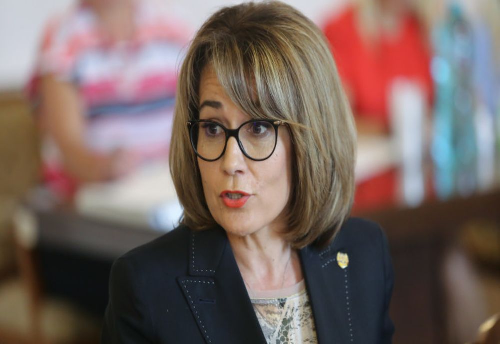 Şefa Comisiei de Apărare, ordine publică şi siguranţă naţională din Senatul României, Nicoleta Pauliuc, cere demisia deputatului violent