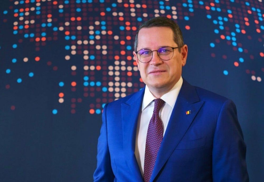 EDUARD HELLVIG ÎI RĂSPUNDE LUI CĂLIN GEORGESCU: AM TOT ATÂTEA TERENURI DE GOLF CÂTE PORTURI MARITIME ARE BOLIVIA