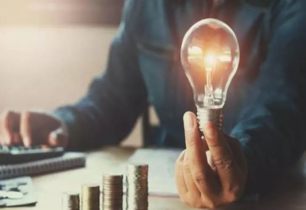 Data până la care românii vor plăti preţ plafonat la energie