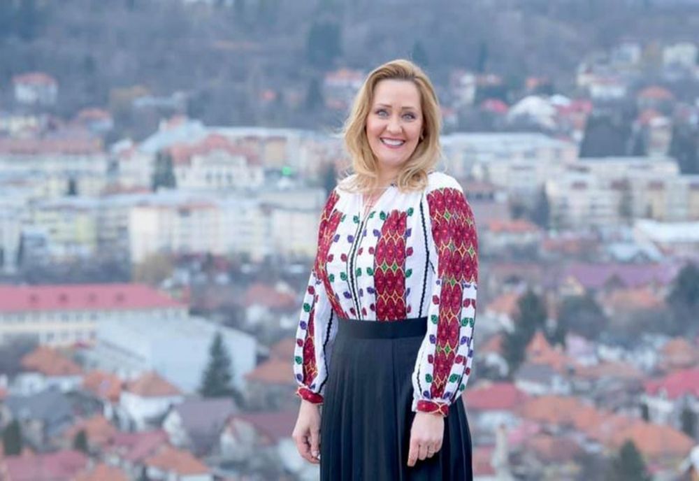 La ce partid merge "prezidențiala" Elena Lasconi?