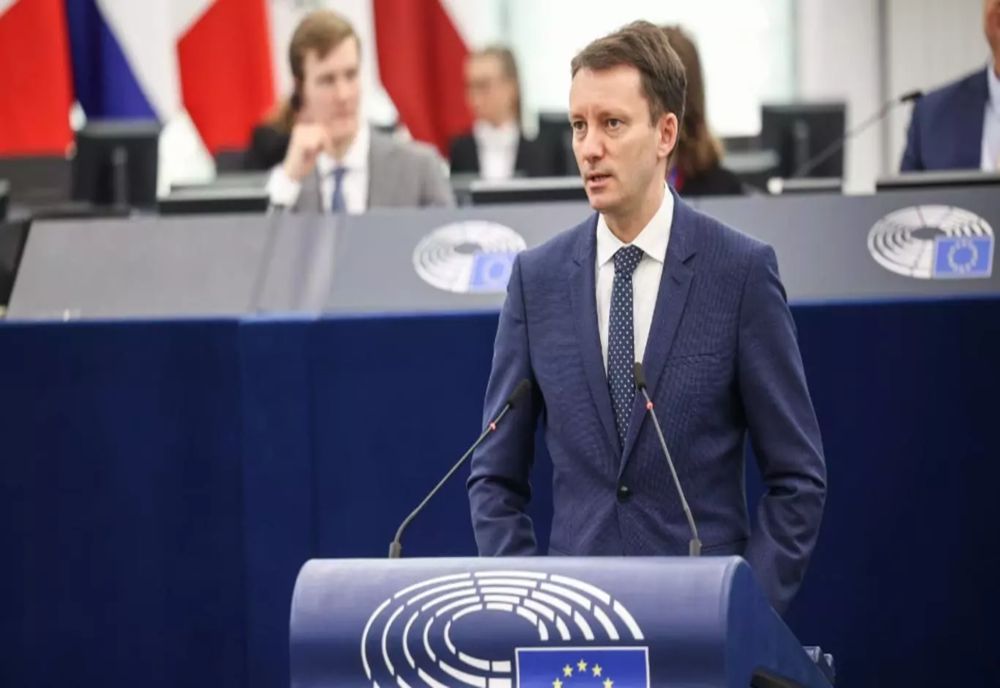 EURODEPUTATUL SIEGFRIED MUREŞAN, DESPRE MOȚIUNEA AUR ÎMPOTRIVA COMISIEI EUROPENE: FAPTUL CĂ A FOST INIŢIATĂ DE EUROPARLAMENTARI ROMÂNI NU E UN LUCRU BUN