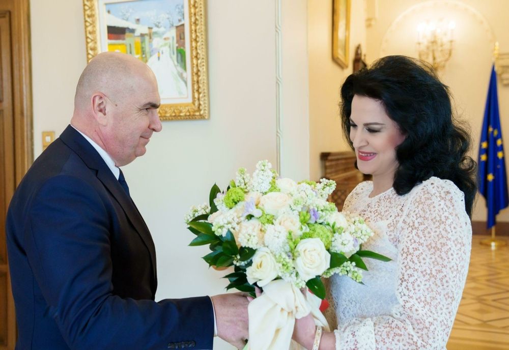 PREȘEDINTELE INTERIMAR ILIE BOLOJAN A PRIMIT-O LA PALATUL COTROCENI PE SOPRANA ANGELA GHEORGHIU
