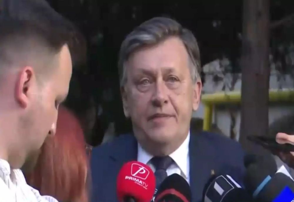 CRIN ANTONESCU ȘTERGE PE JOS CU SISTEMUL: ”NU CRED CĂ REPARI BUGETUL DACĂ TAI BURSELE. PENSIILE SUNT MICI, NU POȚI SĂ LE TAI ȘI MAI MULT”