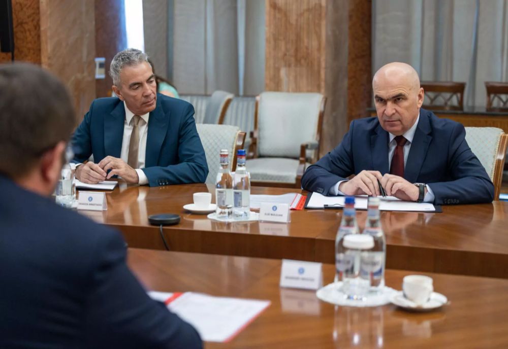 ȘEDINȚĂ CU SCÂNTEI LA PNL, TOT MAI MULȚI LIBERALI SUNT NEMULȚUMIȚI DE DECIZIILE LUATE DE BOLOJAN, LA SFATURILE LUI ANASTASIU - SURSE