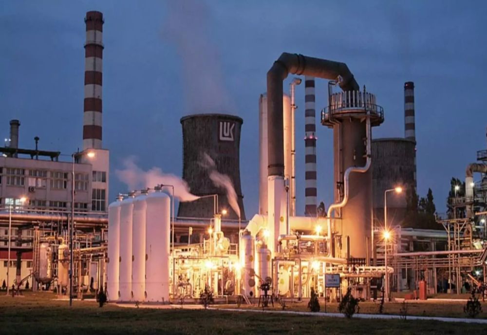 Guvernul a pus companiile Lukoil din România sub supraveghere extinsă. Ce planuri are cu marile capacități