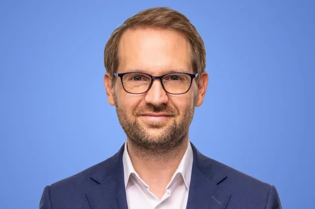 Dominic Fritz: PNL e divizat între o tabără pro-PSD și una reformistă, USR vrea majoritate fără PSD și AUR