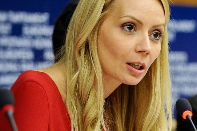 Daciana Sârbu anunță că fiica sa și a lui Victor Ponta a ajuns în țară