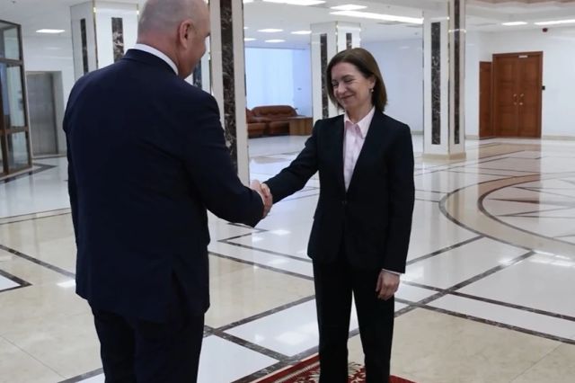 Analiză: Bolojan pregătește terenul pentru Maia Sandu în România